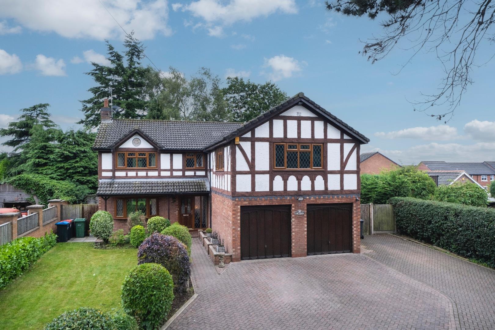 5 bedroom  Detached House for Sale in Winsford