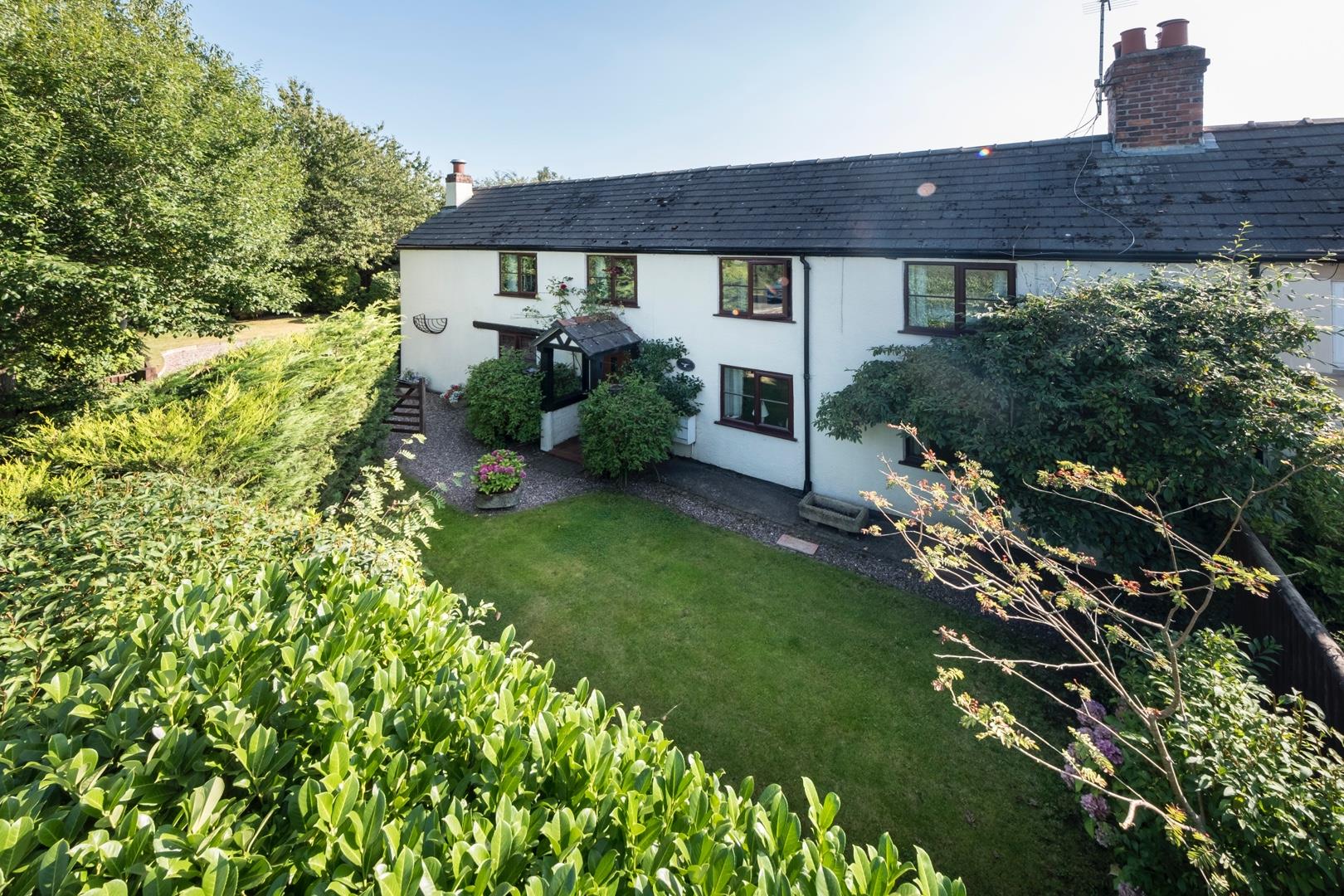4 bedroom  End Terrace House for Sale in Clotton