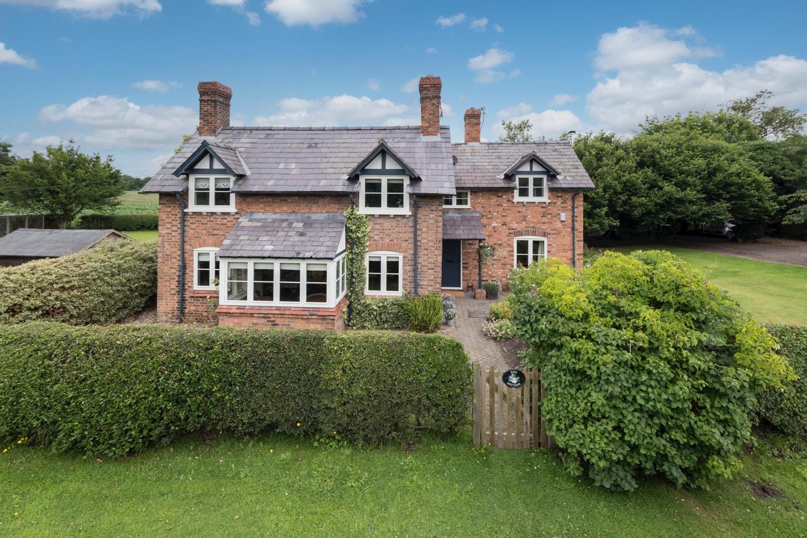 4 bedroom  Detached House for Sale in Spurstow