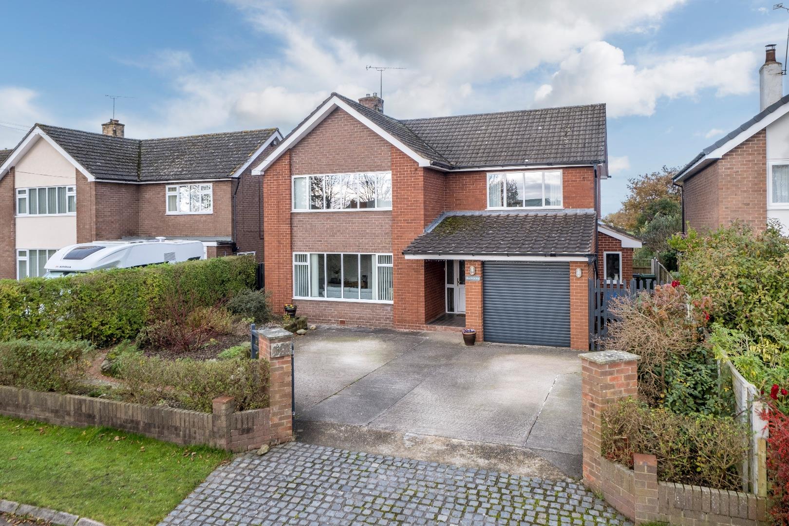 4 bedroom  Detached House for Sale in Oscroft