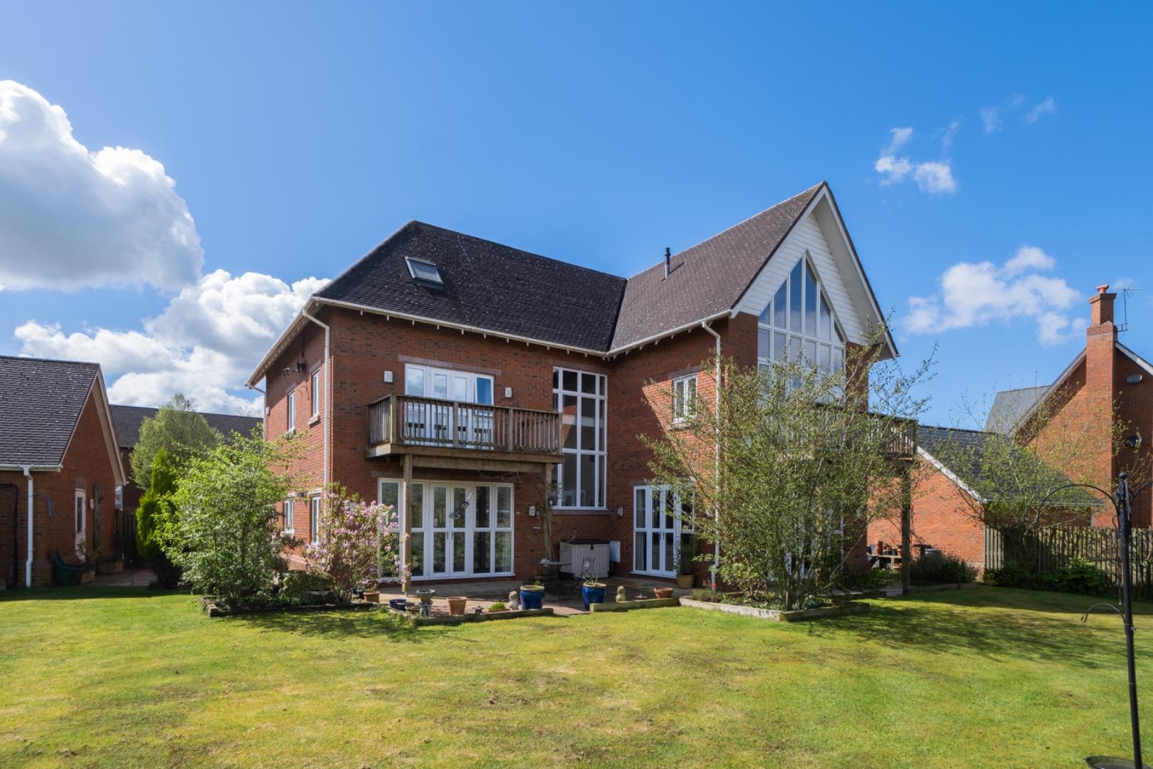 6 bedroom  Detached House for Sale in Wychwood Park
